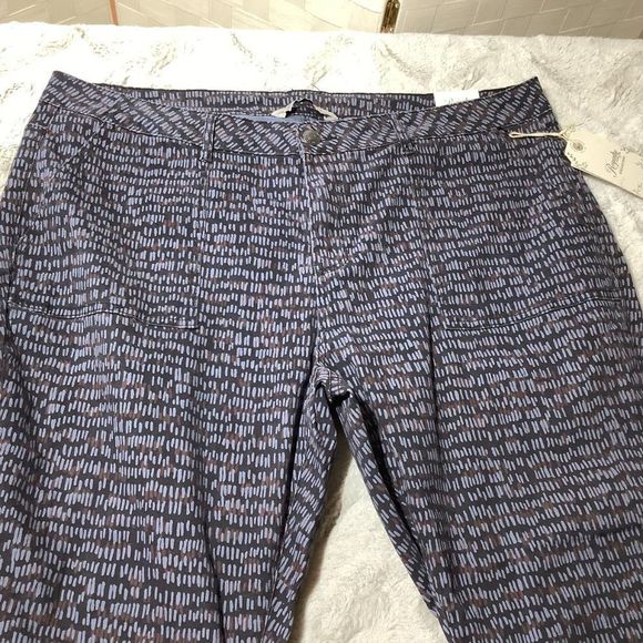 Nwt Royalty printed cropped plus size jeans - Picture 3 of 9